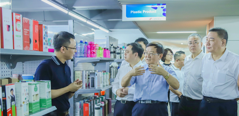 中央統(tǒng)戰(zhàn)部副部長徐樂江來賽爾集團調研