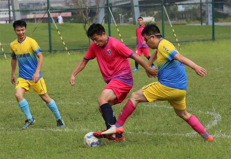 集團足球隊贏得高新區八人制足球賽小組首輪勝利